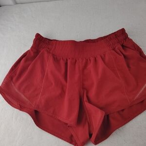 Lululemon Hotty Hot Short Low Rise 2.5" Sz 6 Dark Red